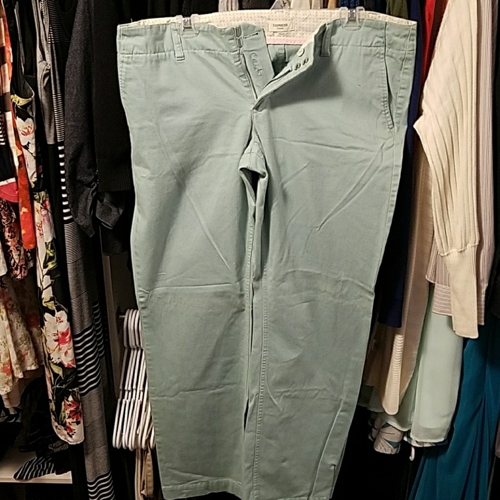 Lihht blue, stretch chino.